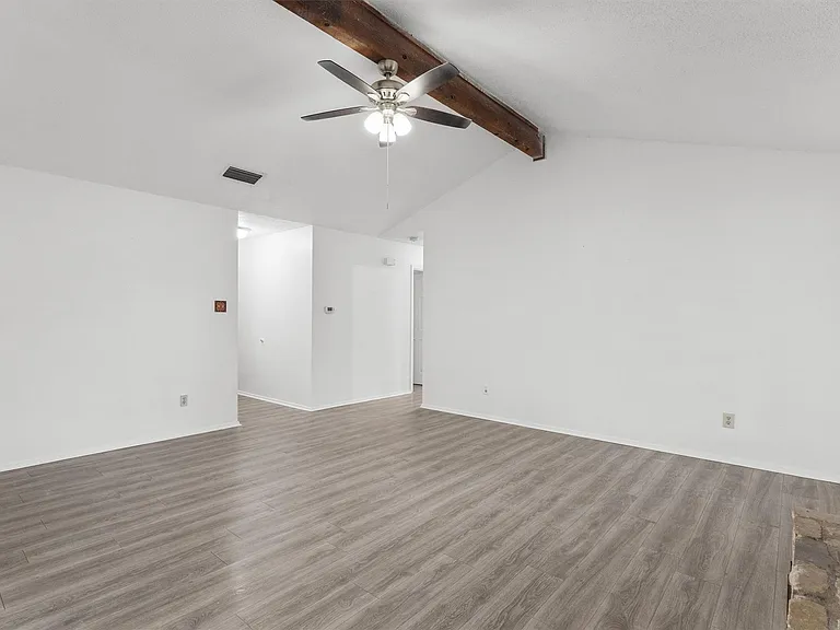 701 Riverwood Dr — Photo 8