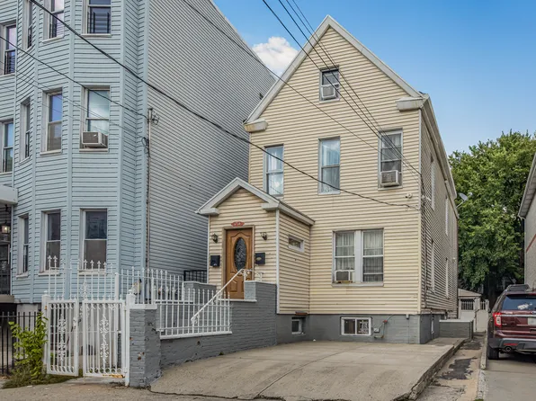 1734 Van Buren Street image 1 of 36