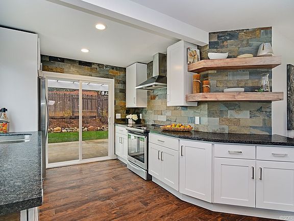 3rd image of 2337 Park Dr