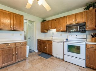 3608 Foxborough Ter NE APT B, Cedar Rapids, IA 52402