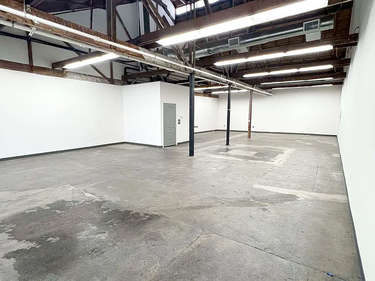 560 E Commercial St #4A — Photo 7