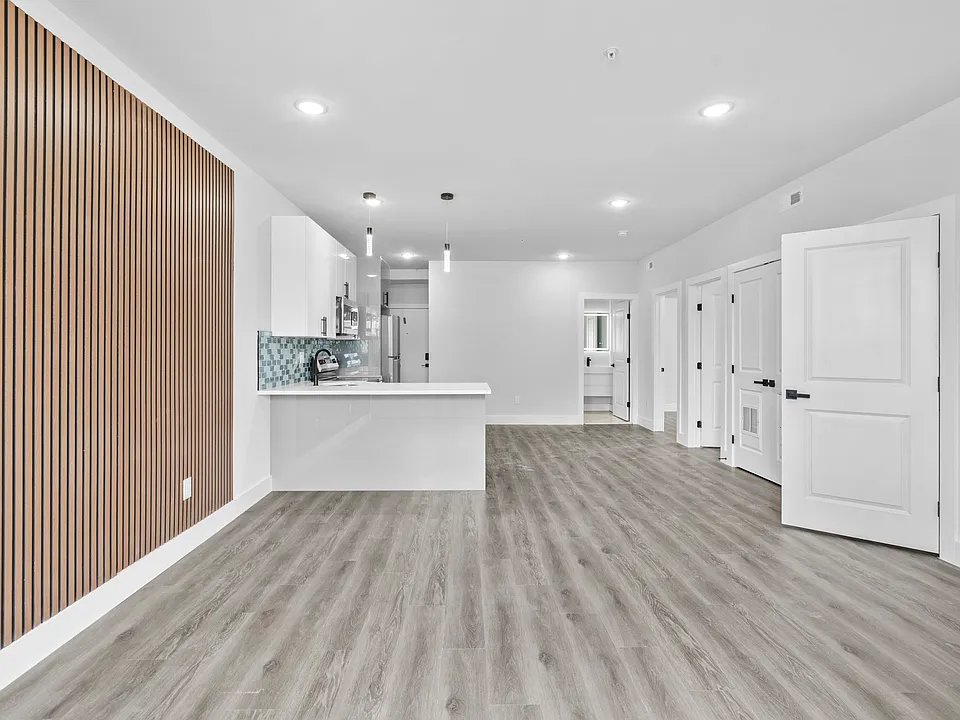 1108 W Dauphin St #201