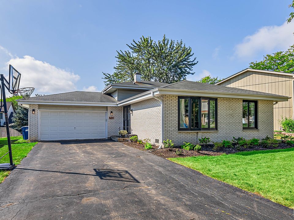 1st image of 713 Heather Ln