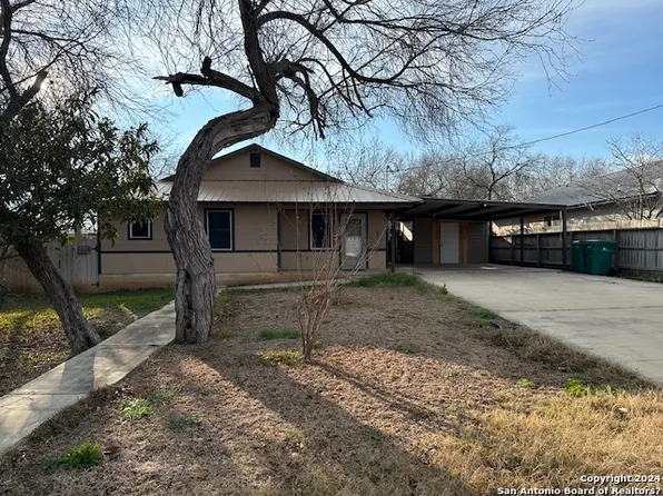 1312 COMMERCE ST, Jourdanton, TX 78026
