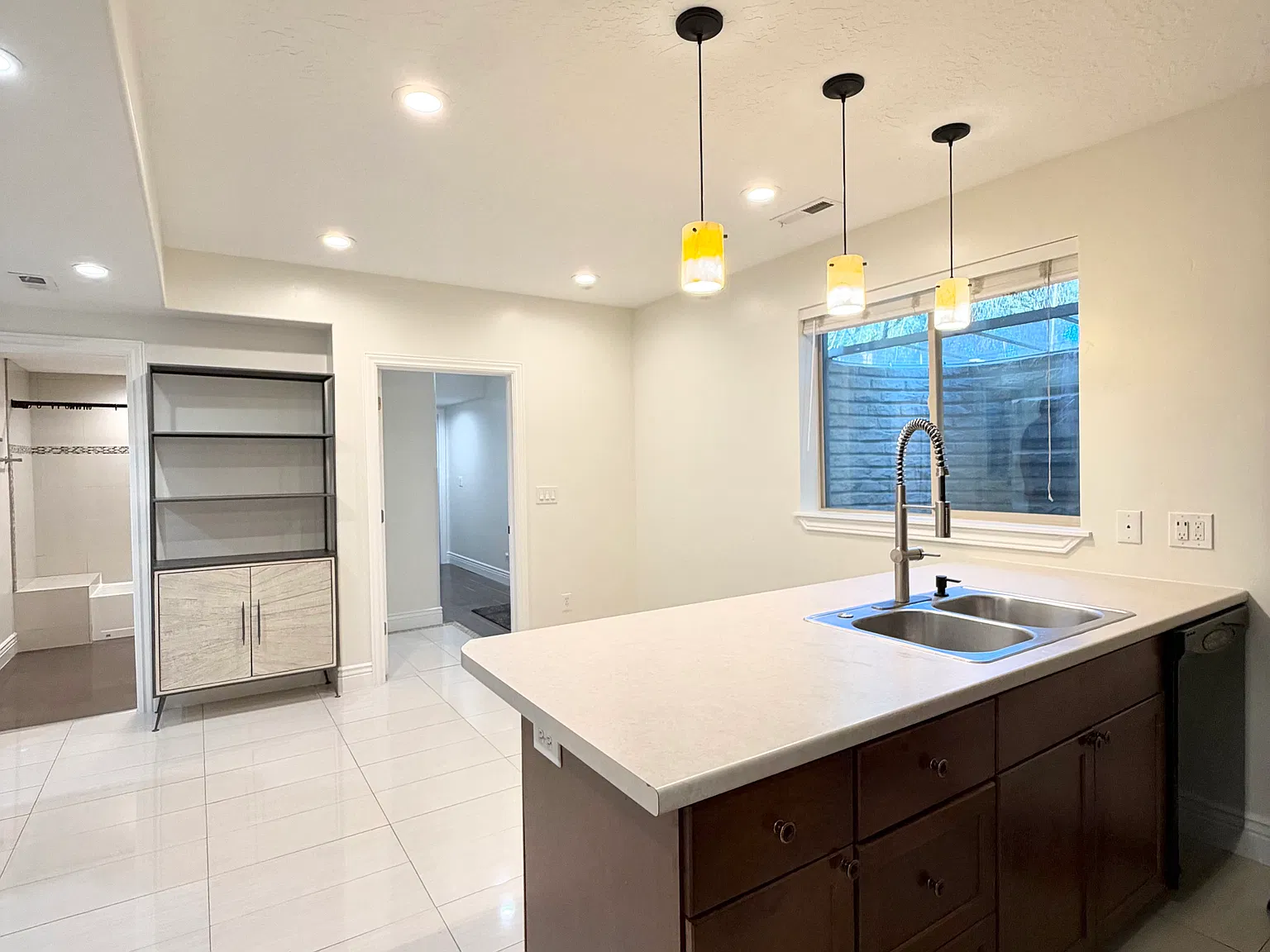 3 bed, 1300 sqft, $750 — Photo 1