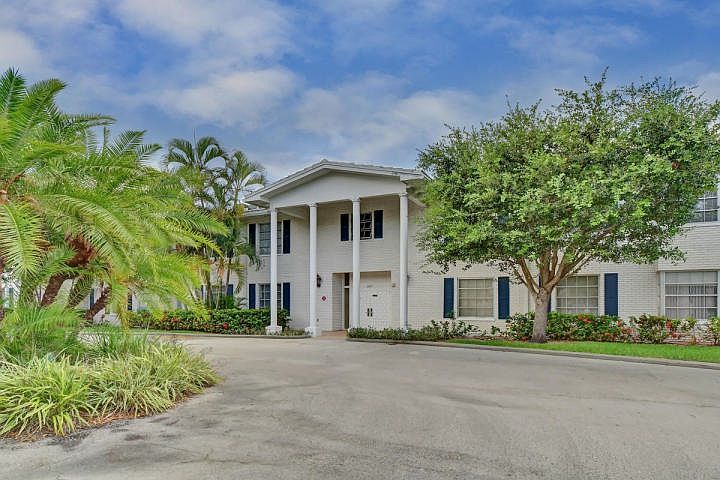 Colonnades Condo