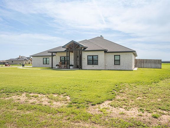 2nd image of 2501 Ginger Dr