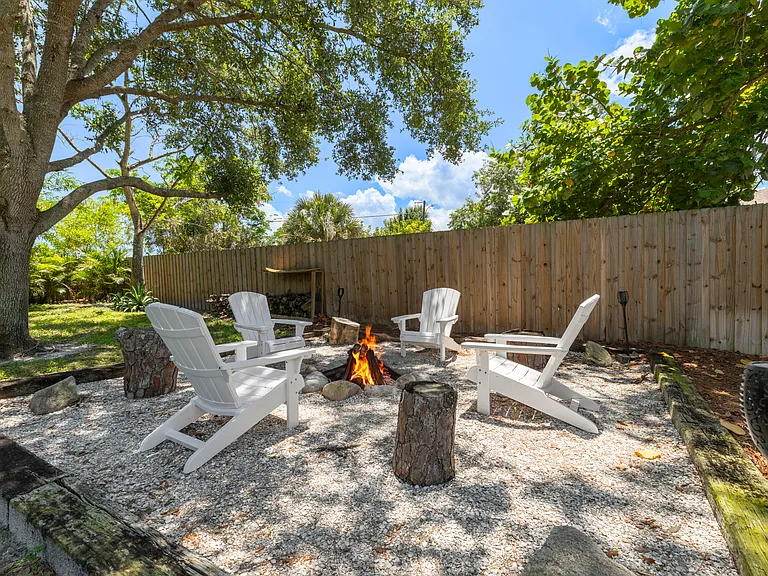 591 Kriss Ln — Photo 8