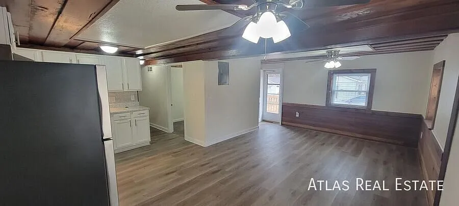 Coming Soon: Affordable, cozy, updated Bungalow waiting on you! — Photo 3