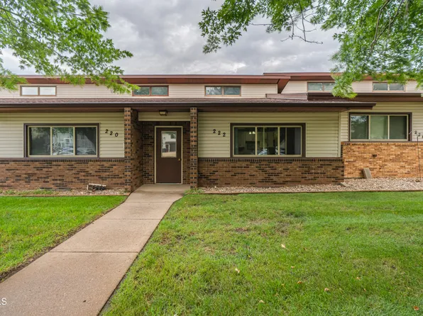 222 14th St NE #4, Mandan, ND 58554