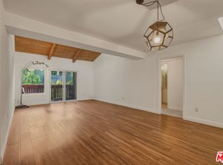 18350 Hatteras St APT 250, Tarzana, CA 91356