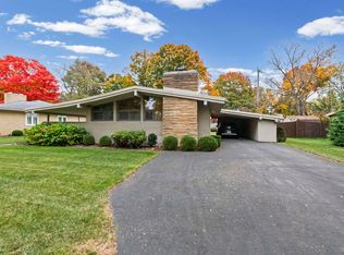 38482 Riverside Dr, Clinton Township, MI 48036