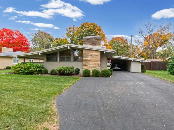 38482 Riverside Dr, Clinton Township, MI 48036