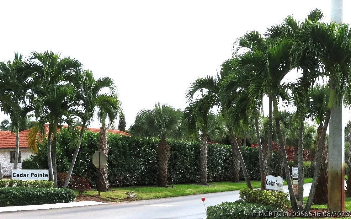 2 bed, 2.0 bath, 1005 sqft, $1,650 — Photo 2