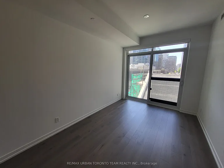 771 Yonge St #302 — Photo 5