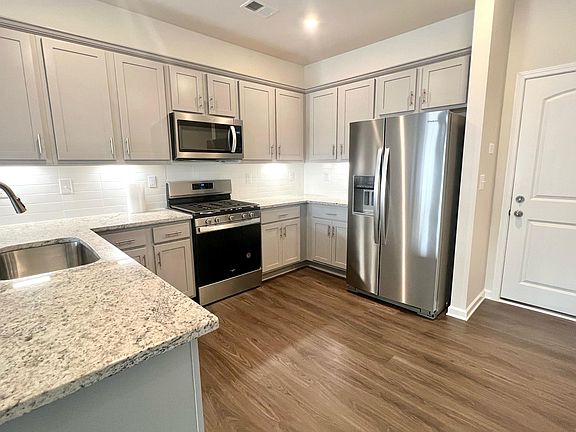 4th image of 5420 Kinsbridge Dr