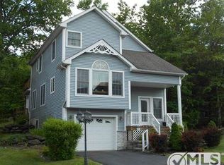 223 Hawthorne Village Ct, East Stroudsburg, PA 18302