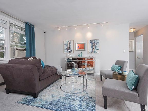 3rd image of 8 Bryant Cres APT 2I