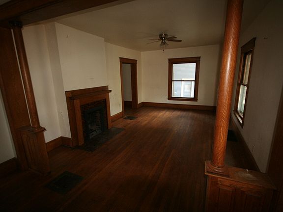 3rd image of 993 Catherine St