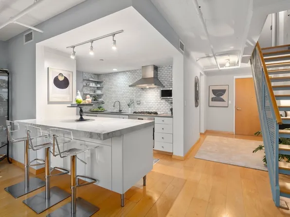 25 Channel Center St Unit 807, Boston, MA 02210
