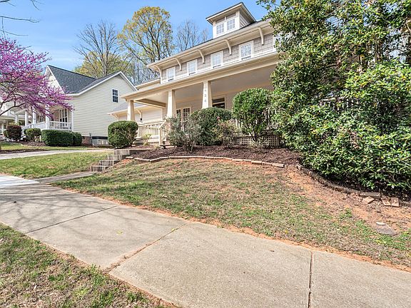 4th image of 424 Powell Place Ln