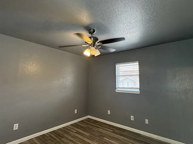 2820 Cedar Cir — Photo 6
