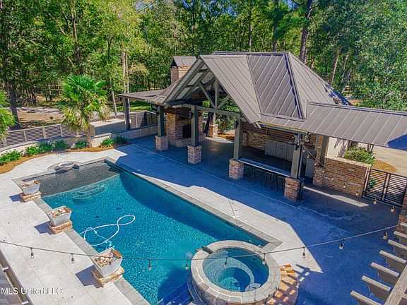 5th image of 305 Deer Haven Dr