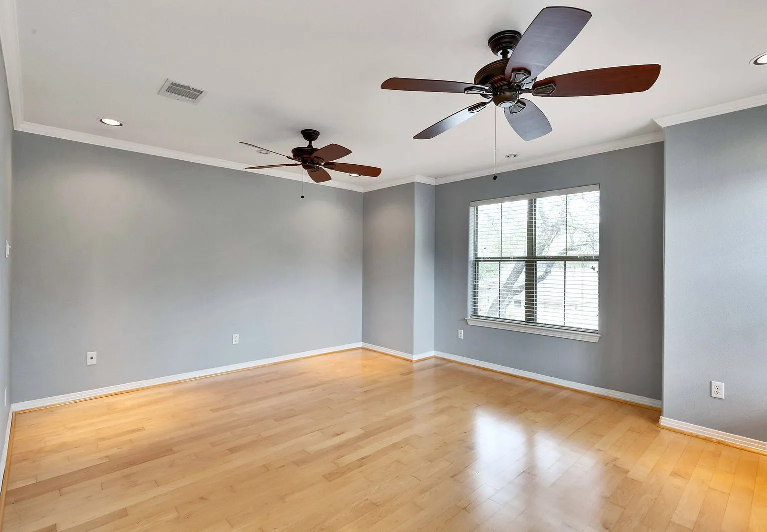 2 bed, 2.5 bath, 1774 sqft, $2,100 — Photo 1