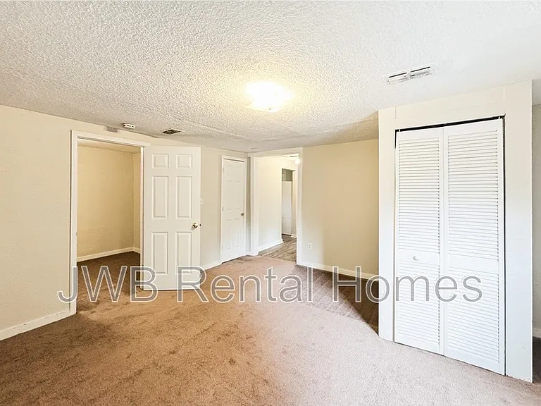 3933 Boulevard #2 — Photo 9