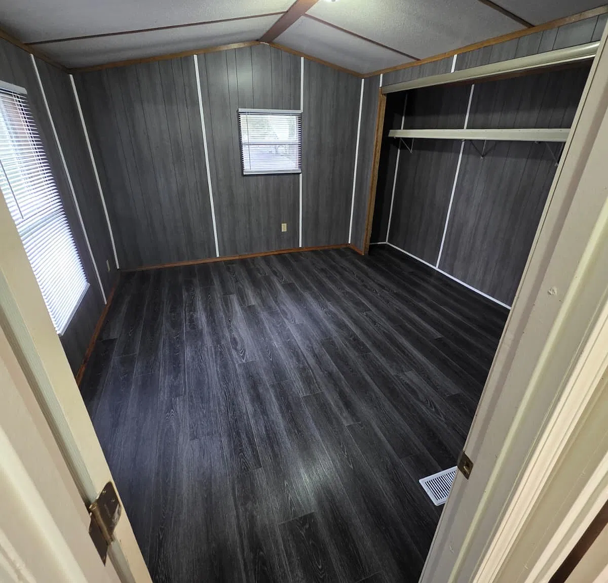 2 bed, $1,100 — Photo 4