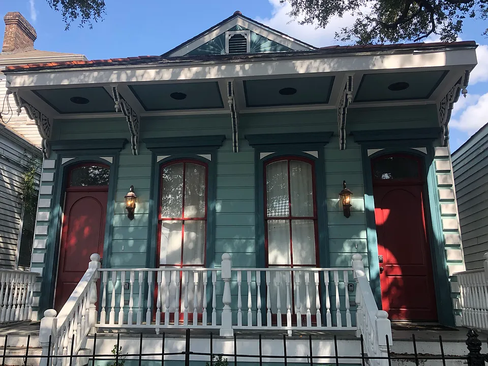 2121 Jackson Ave