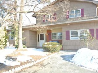 121 Metlars Ln, Piscataway, NJ 08854