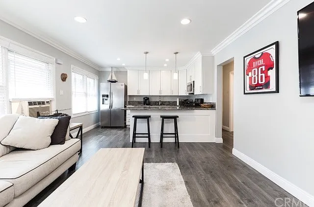 1250 E 1st St #6 — Photo 14