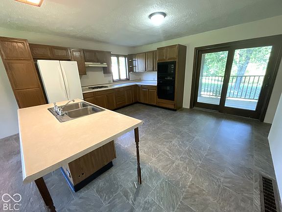 3rd image of 3333 Patricksburg Rd