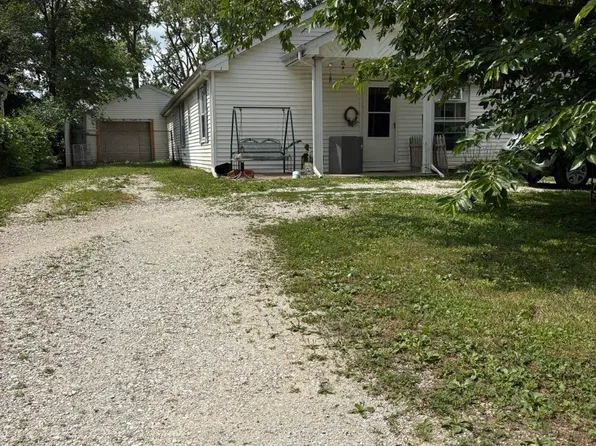 524 Dempsey St, Creve Coeur, IL 61610