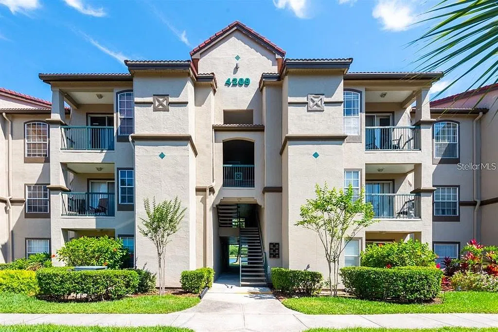 2 bed, 2.0 bath, 1104 sqft, $2,000 — Photo 1