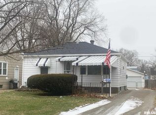 2245 E Grandview Ave, Grandview, IL 62702