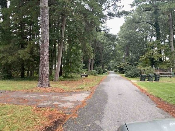 Exterior Neighborhood (street photo)