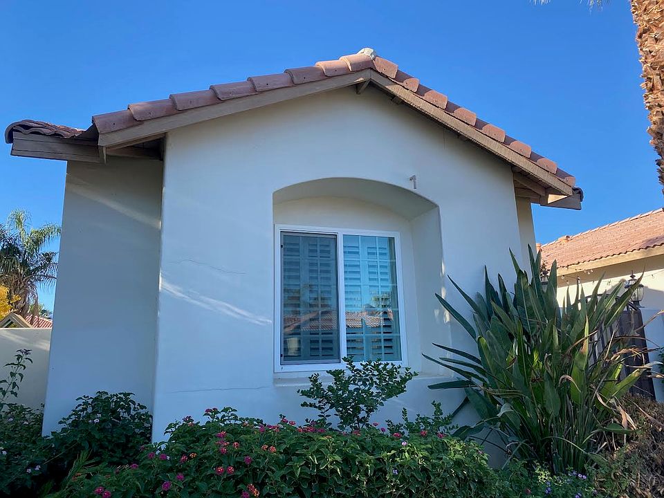 Front yard view of detached casita.