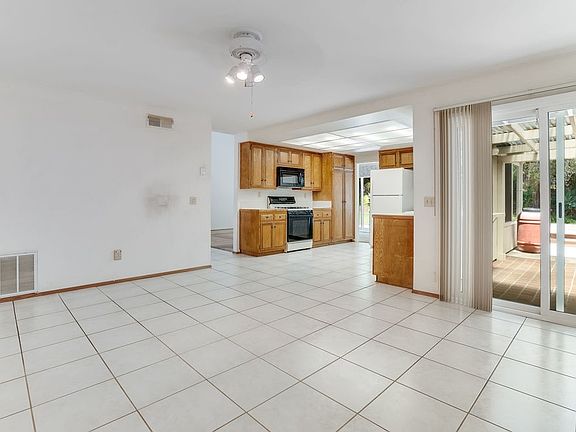 4th image of 11010 Turret Dr