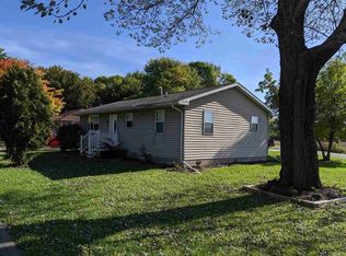 915 Cozy Ln, Oshkosh, WI 54901