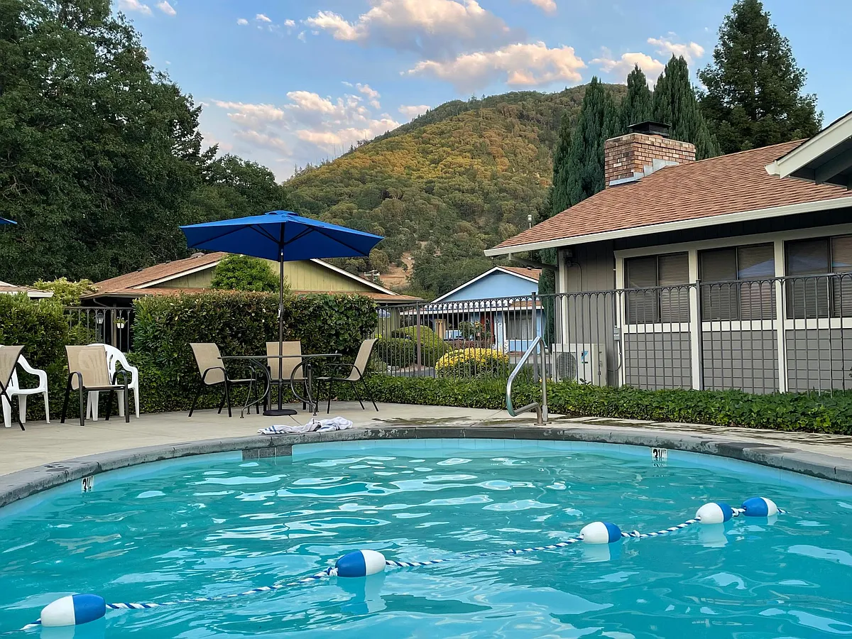 Swimming pool and entertainment lodge with commercial kitchen, bathrooms, showers, and game room. - 721 Brookside Cir