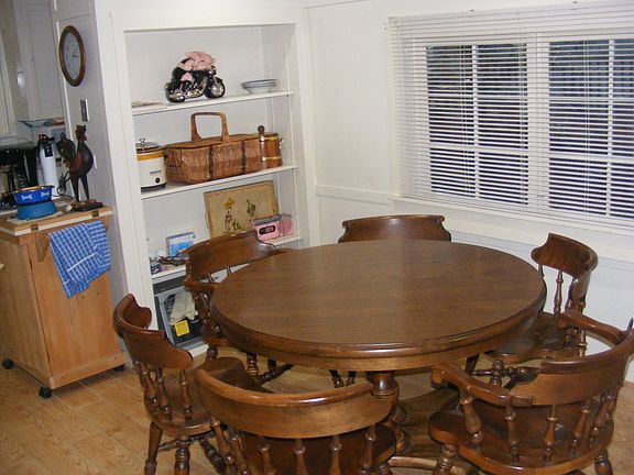 5th image of 19 Glen Alpine Ave