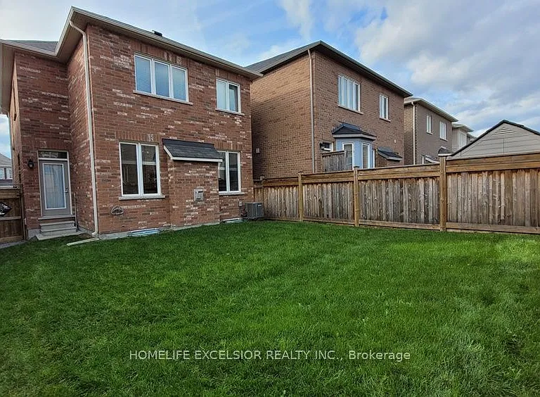 130 Major Cres — Photo 2
