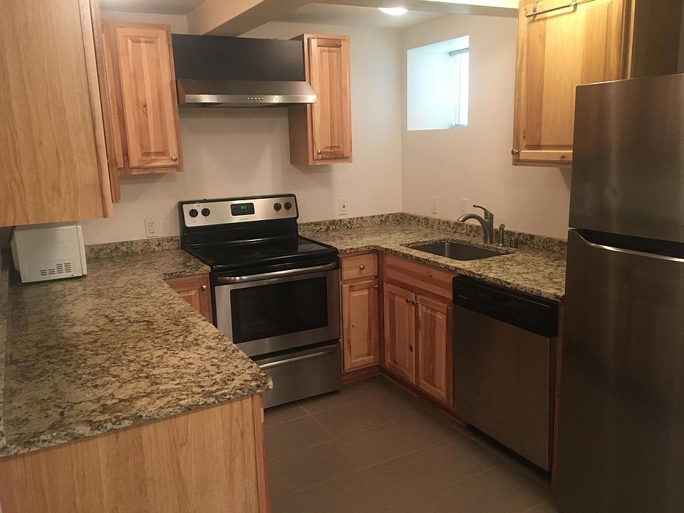 1st image of 714 Warren Ave N #A