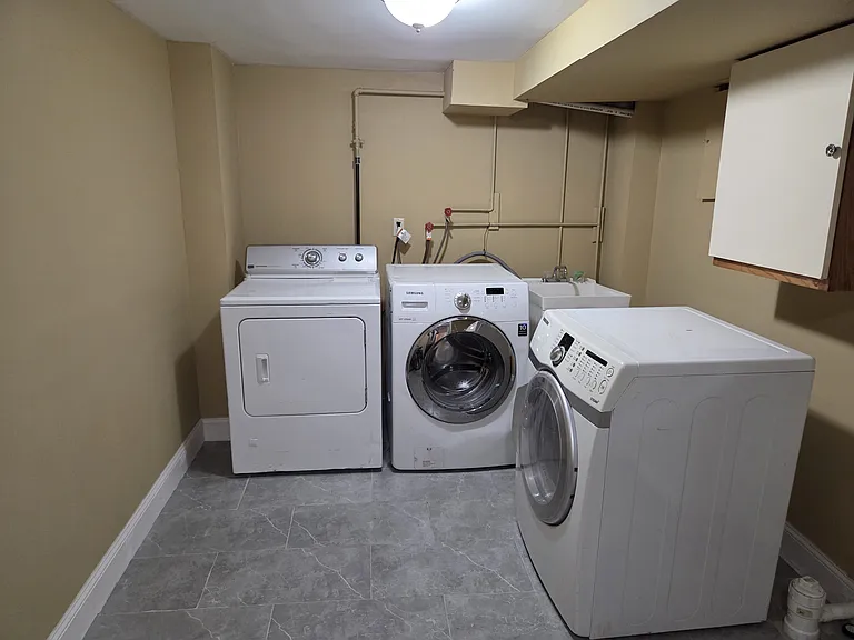 559 Rosalie St — Photo 12