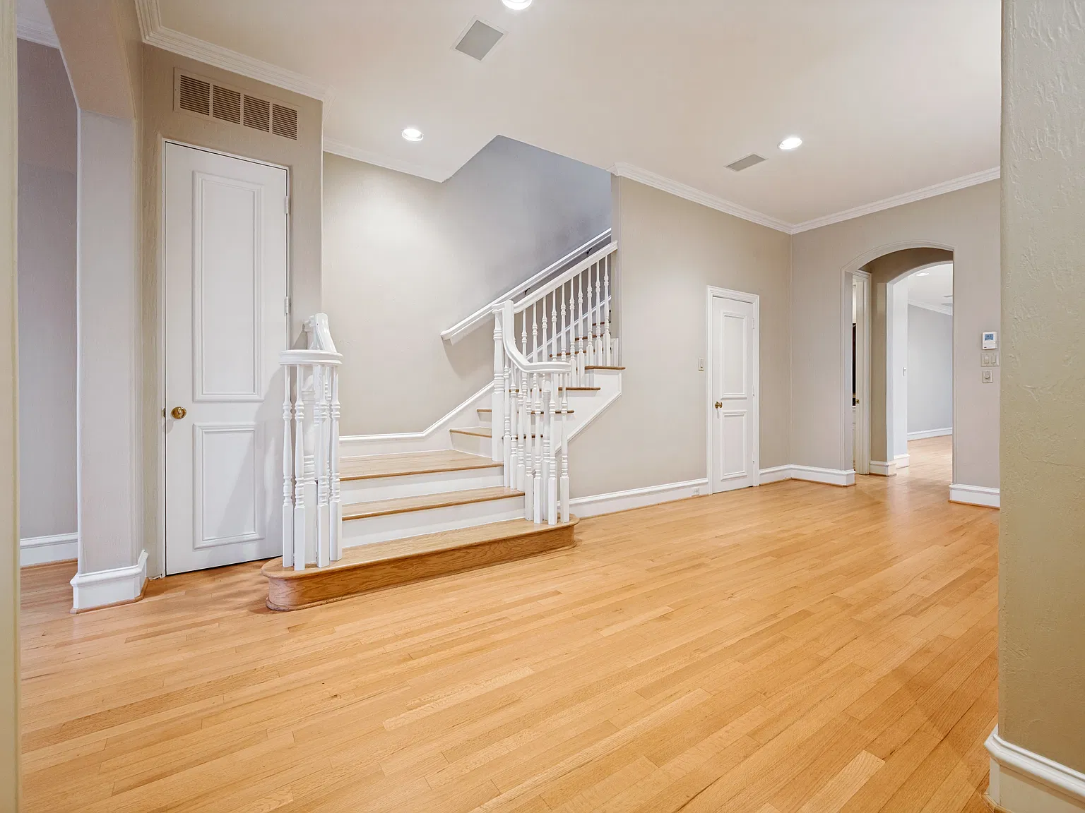 4 bed, 3.5 bath, 3352 sqft, $9,000 — Photo 4