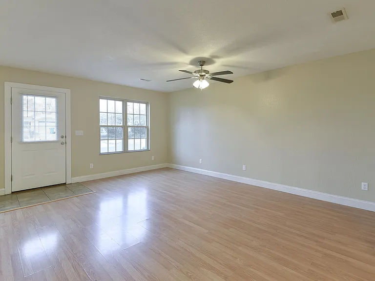 513 Madeleine Ct — Photo 3