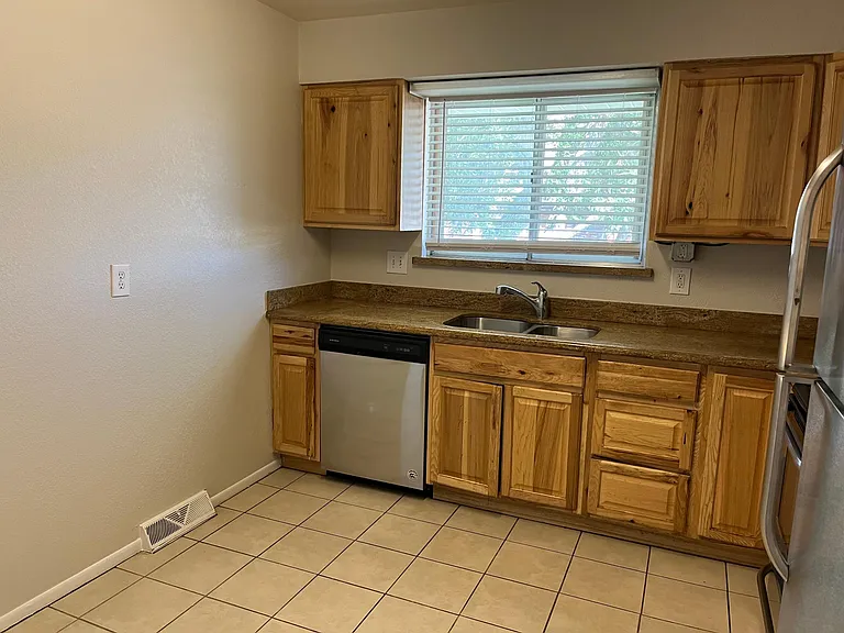 5647 S Fox St #C — Photo 10
