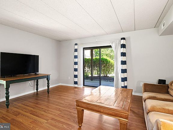 4th image of 401 Shawmont Ave #B